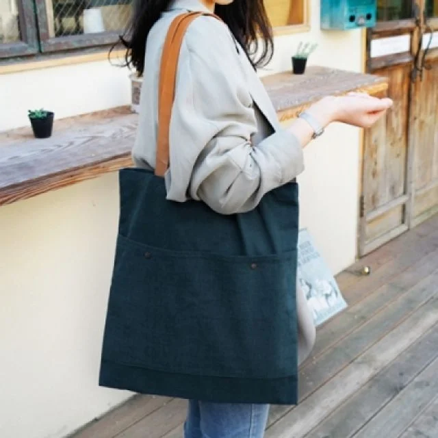 "Don Book" Series Shoulder Bag by Iswas