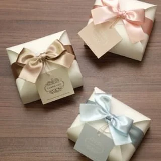 Set of 2: Gift Box + Ribbon + Tag + String by Iswas